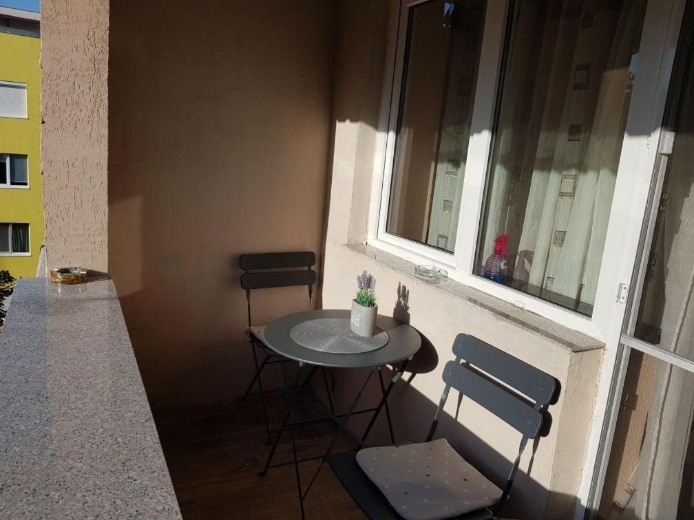 Central Apartament Cristian Arad Bagian luar foto